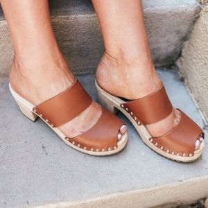 mia elva clog